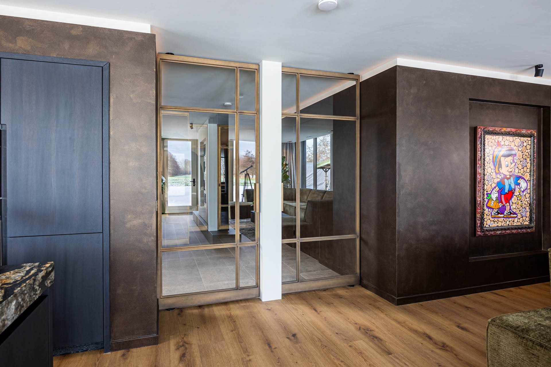 Striped Bronze Stalen Taatsdeuren In Woonkamer De Rooy Steel Doors